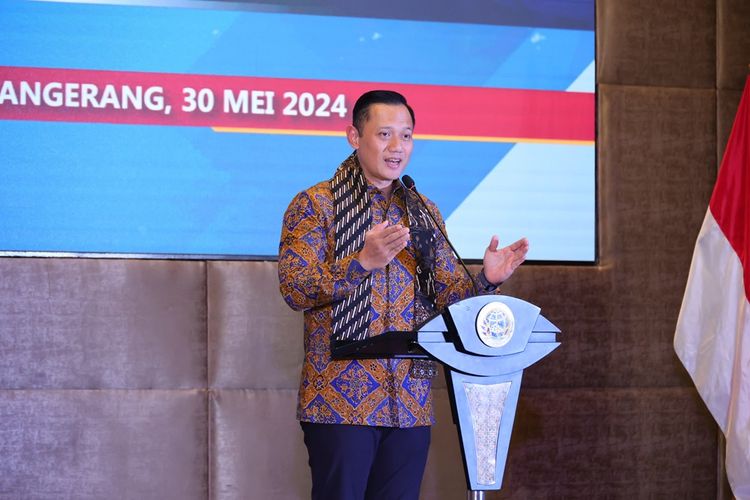 Menteri Agraria dan Tata Ruang/Kepala Badan Pertanahan Nasional (Menteri ATR/Kepala BPN) Agus Harimurti Yudhoyono (AHY) mendeklarasikan 14 Kota Lengkap di tujuh provinsi secara serentak pada Kamis (30/05/2024).