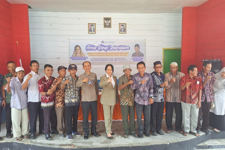 #---FGD anggota Komisi XI DPR-RI Susi Marleni Bachsin bersama Bank Indonesia (BI) Bengkulu bersama para kepala suku dan kepala desa di Pulau Enggano---#