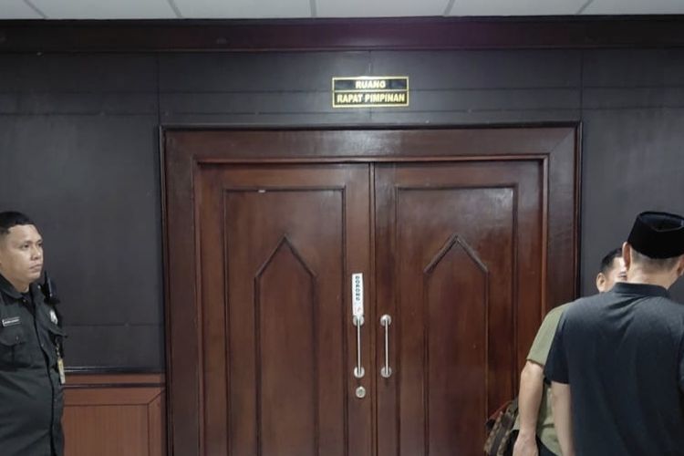 Rapat Larut Malam di DPRD Kaltim, Sekda Bilang Silaturahmi, Dewan Sebut Bahas Paripurna