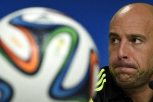 Pepe Reina Lebih Senang Bertahan di AC Milan