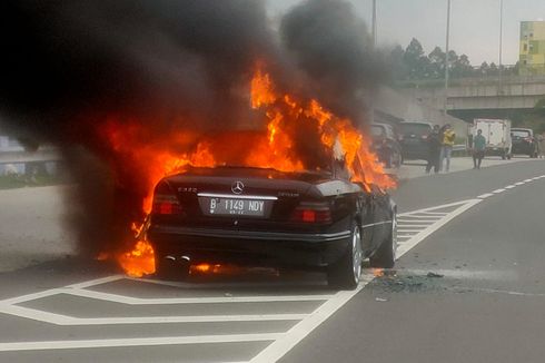 Mobil Mercy Terbakar di Tol Sedyatmo, Diduga akibat Korsleting Listrik