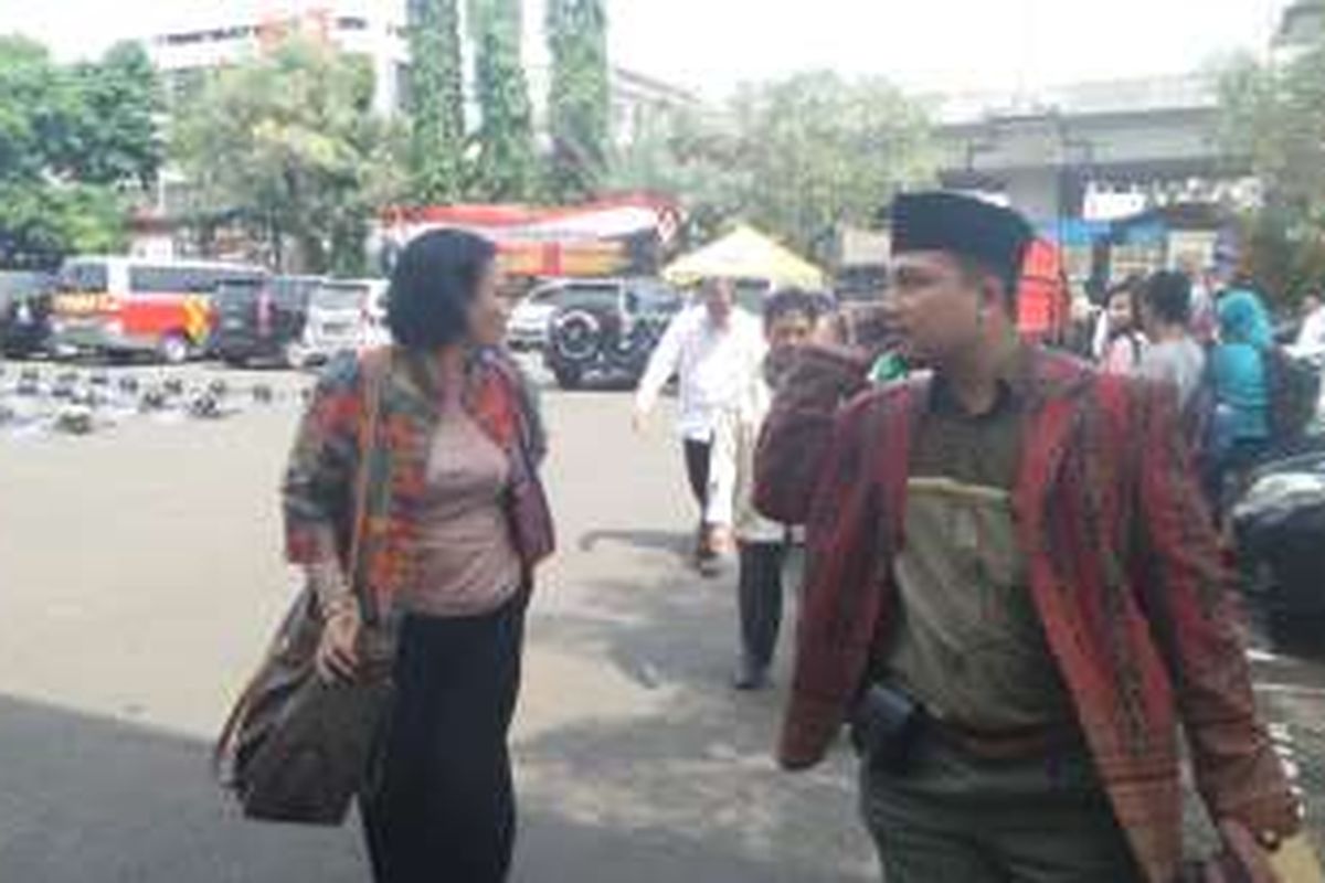 Senin (26/6/2016), aktivis perempuan Ratna Sarumpaet beserta sejumlah pengacara dari Advokat Cinta Tanah Air (ACTA) mendatangi Mapolres Jakarta Utara untuk melakukan audensi agar dua orang pemukul polisi saat aksi penolakan Basuko Tjahaja Purnama atau Ahok datang ke RPTRA Penjaringan, dibebaskan.