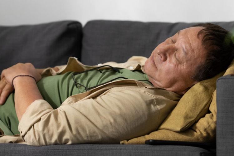 Kenapa Tidur Jadi Lebih Mudah Terganggu Setelah Usia 50 Tahun?