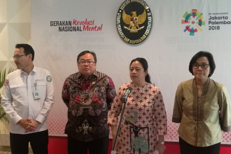 Menteri PMK Puan Maharani bersama Menteri Keuangan Sri Mulyani, Menteri Perencanaan Pembangunan Nasional Bambang Bojonegoro, dan Dirut BPJS Kesehatan Fachmi Idris 