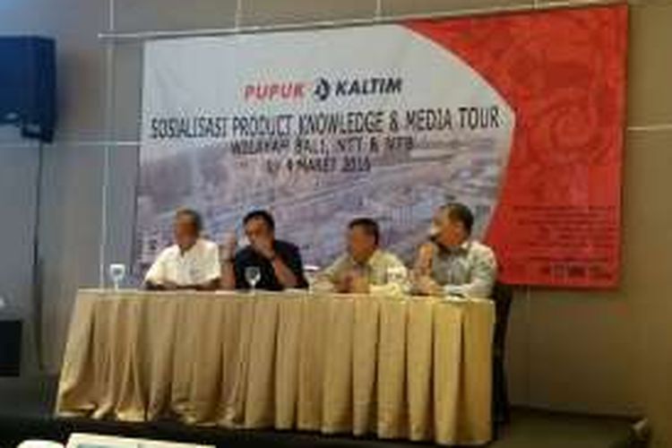 PT Pupuk Kaltim menyampaikan sosialisasi product knowledge dan media touring kepada sejumlah wartawan, serta para distributor dan pengecer pupuk di wilayah NTT