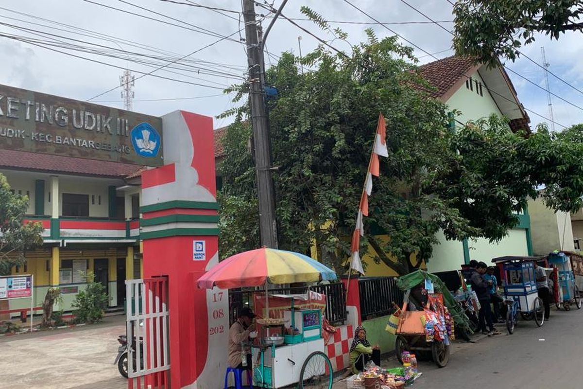 SD Negeri Ciketing Udik III di wilayah Bantargebang, Kota Bekasi. Sekolah ini diketahui menjadi tempat tersangka Solihin alias Udin berdagang cincau setiap hari.