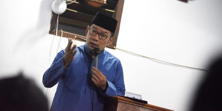 Gubernur Jawa Barat (Jabar) Ridwan Kamil melakukan agenda Subuh Keliling (Subling) di Masjid Jami Al Barokah, Kabupaten Pangandaran, Minggu (1/12/2019). 