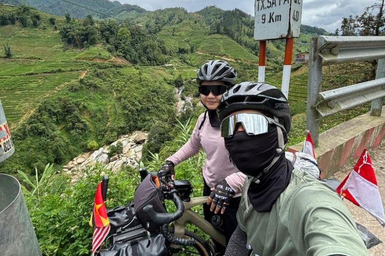 Gowes ke Tanah Suci menjadi saksi dari ketangguhan fisik serta mental Rafli dan Zahra. 