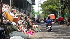 Warga Desak Pemprov DKI Tangani Sampah di Rawa Bebek: Jangan Tunggu Viral, Baru Pusing