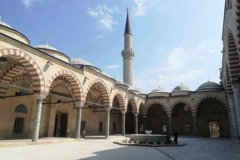 Ketatnya Protokol Kesehatan Saat Shalat Jumat di Turki dan Singapura