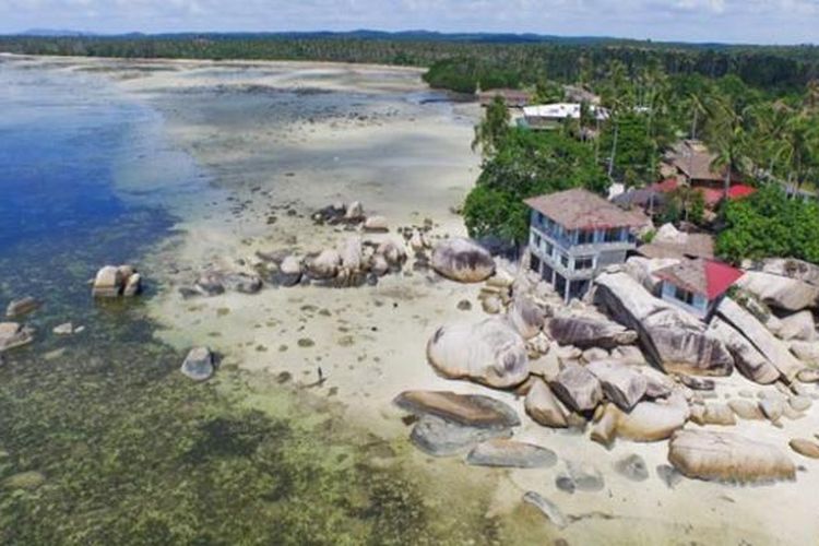 Pantai Trikora di Desa Malang Rapat, Kecamatan Gunung Kijang, Pulau Bintan, Provinsi Kepulauan Riau.