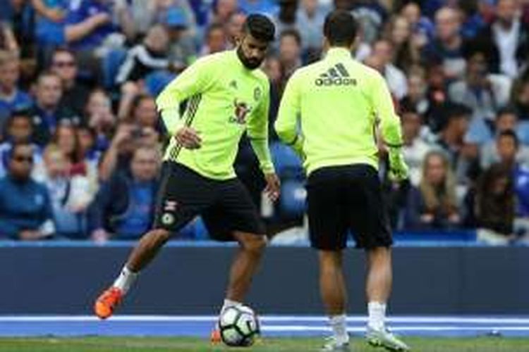 Penyerang Chelsea, Diego Costa, menjalani sesi latihan di Stadion Stamford Bridge, pada 10 Agustus 2016.