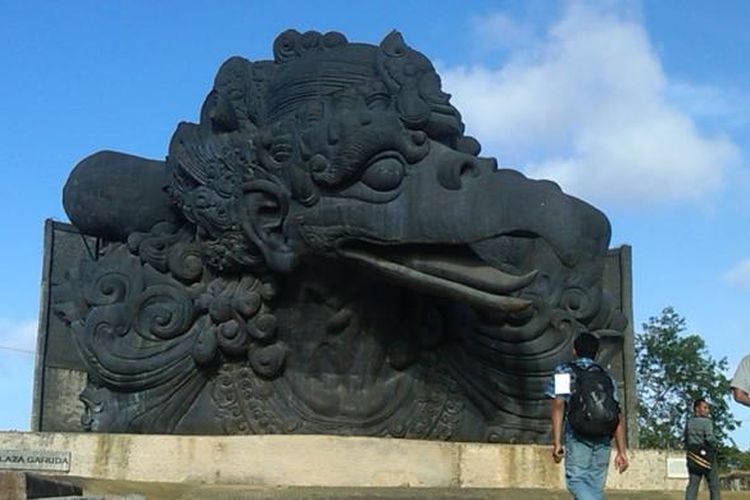 Kepala Garuda yang merupakan bagian dari Patung Garuda Wisnu Kencana (GWK) ini akan segera dilanjutkan pembangunannya.