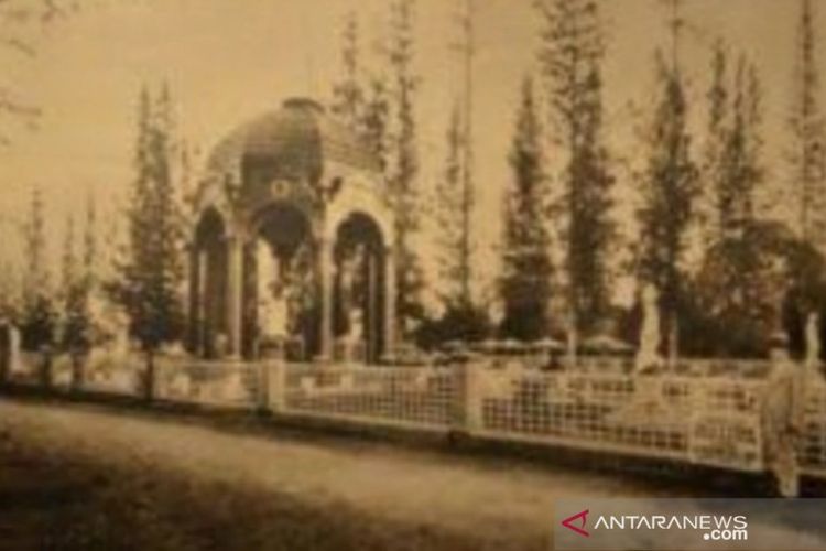 Kondisi awal Mausoleum OG Khouw di TPU Petamburan, Tanah Abang, Jakarta Pusat.