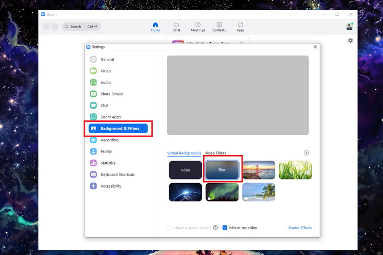 Cara blur background Zoom di PC.