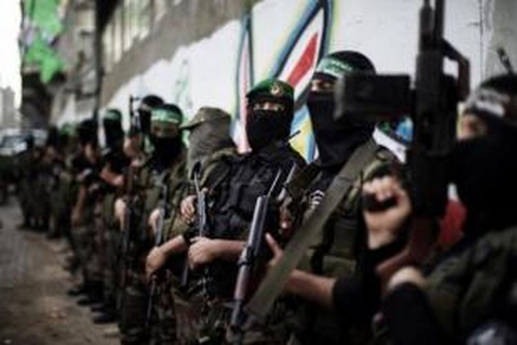 Anggota brigade Ezzedine al-Qassam, sayap militer Hamas yang menguasai Jalur Gaza.