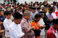 Suasana Haru Shalat Jumat Pertama Pasca-gempa Aceh