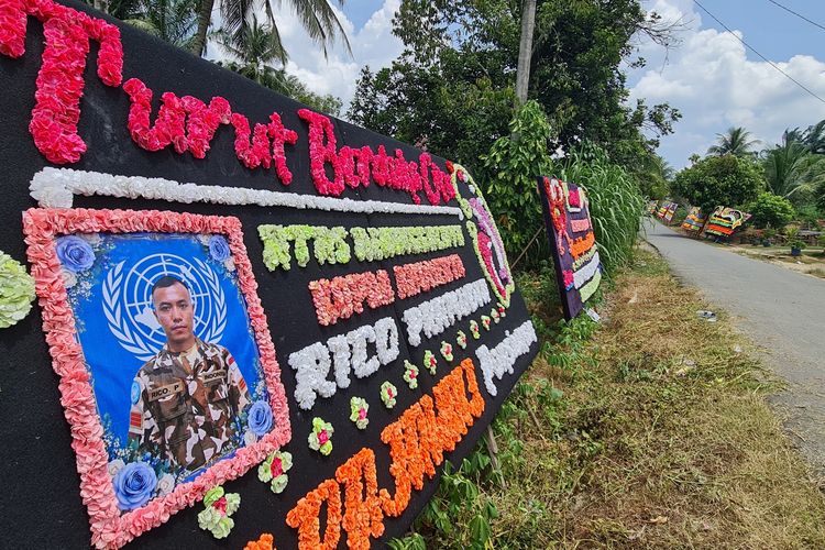 Tangis Nenek Tetangga Iringi Kepergian Praka Rico, Sosok Rajin Tukang Tenda Pesta Sebelum Jadi TNI