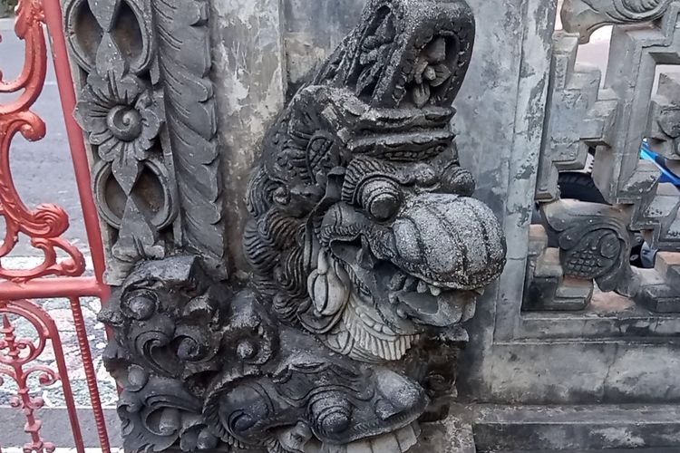 Carvings at Al Hikmah Mosque gate which is located at Jalan Soka No 18, Kertalangu, East Denpasar, Bali.