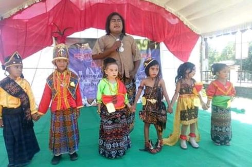 Hendrika Mayora, Transpuan yang Aktif di Lingkungan Sampai Diminta Warga Jadi Pejabat Desa