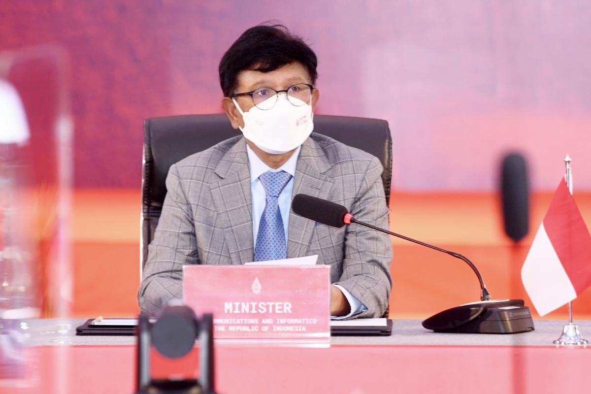 Menteri Komunikasi dan Informatika (Menkominfo) Johnny Gerard Plate dalam pertemuan pertama kelompok kerja ekonomi digital atau 1st Meeting Digital Economy Working Group (DEWG) G20 yang berlangsung secara hibrida dari Hotel Aruna Senggigi, Lombok Barat, Nusa Tenggara Barat (NTB), Selasa (29/3/2022).