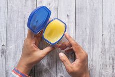8 Kegunaan Petroleum Jelly di Teras dan Halaman Rumah