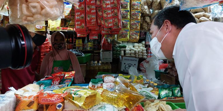 Update, Mendag Bikin Spanduk di Pasar, Minta Pedagang Jual Minyak Goreng Murah