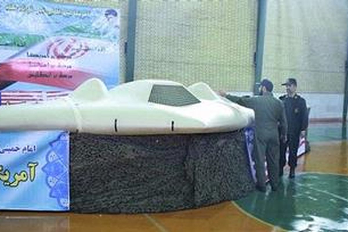Pesawat mata-mata RQ-170 Sentinel dipamerkan oleh militer Iran.