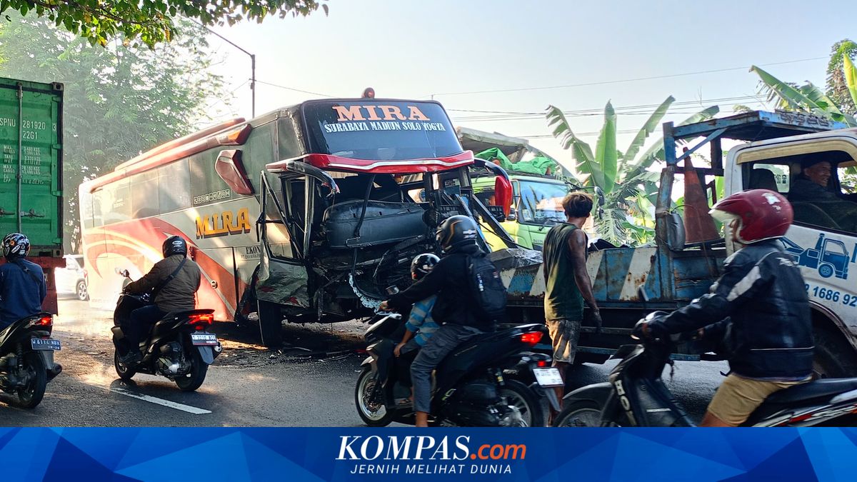 Bus Mira dan Innova Tabrakan di Balongbendo Sidoarjo, Sopir Innova Tewas