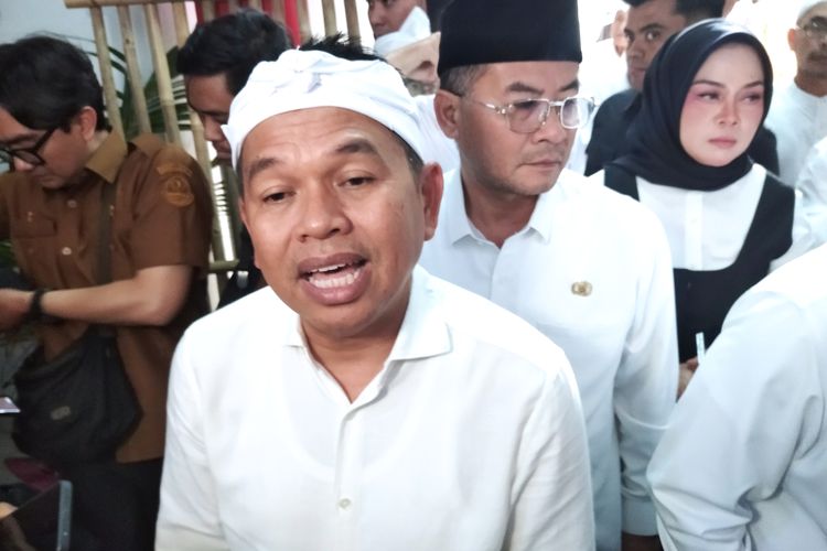 Dedi Mulyadi Shalat Id di Halaman Gedung Sate, Tak Lagi di Gasibu, Ini Alasannya