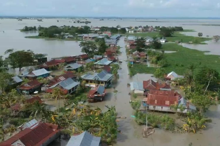 Banjir merendam 300 rumah di Wetee, Sidrap.