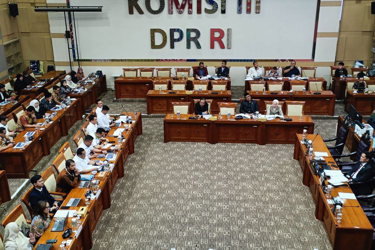 Berbicara di DPR, Korban Duga Ada Pencucian Uang di Hanania Travel