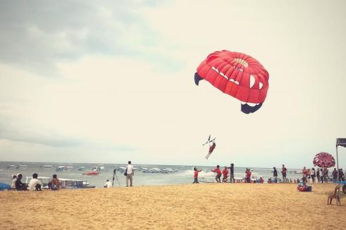 Parasailing di Tanjung Benoa, Menegangkan!