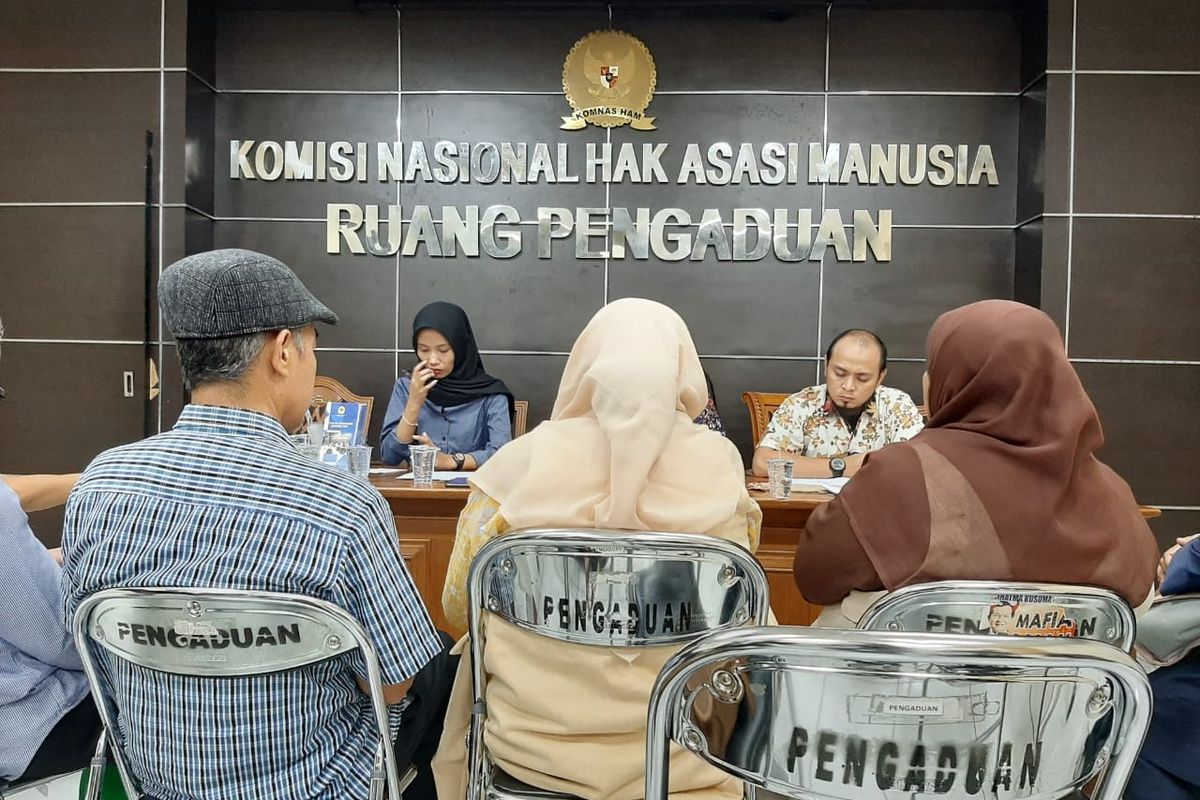 Jemaah Ahmadiyah Indonesia (JAI) Parakansalak, Sukabumi, Jawa Barat, melaporkan tindakan intimidasi ke kantor Komnas HAM, Menteng, Jakarta, Senin (2/3/2020)