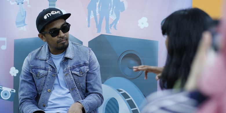 Penyanyi Glenn Fredly saat wawancara di kantor redaksi Kompas.com, Jakarta, Selasa (19/9/2017). Ia tengah mempersiapkan konser bertajuk Tanda Mata Glenn Fredly untuk Slank 30 September 2017 mendatang.