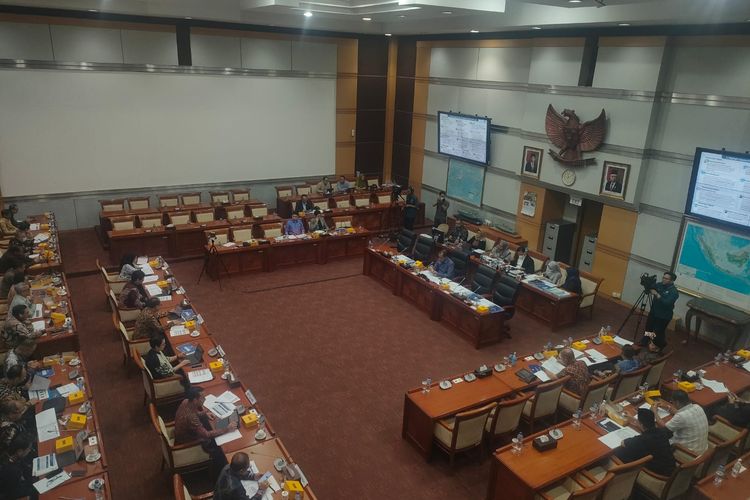 Menkominfo Budi Arie Setiadi rapat bersama Komisi I DPR, Senayan, Jakarta, Senin (10/6/2024). 