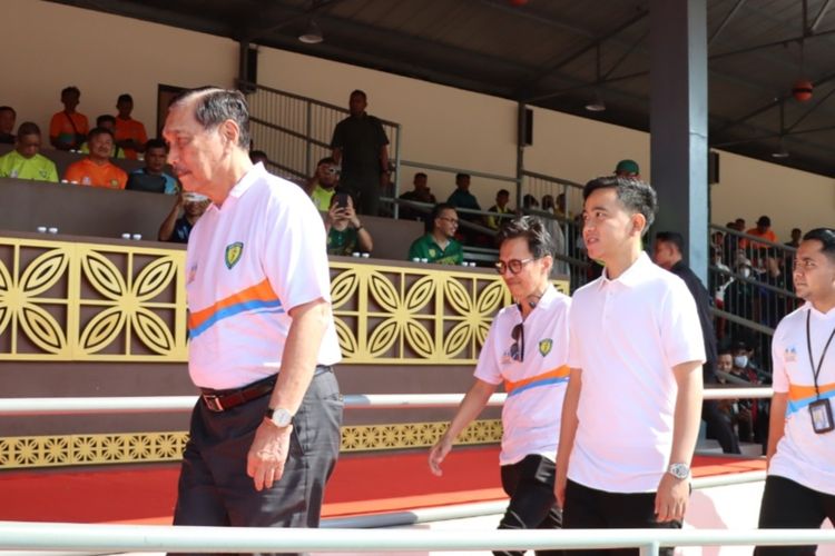 Menteri Koordinator Kemaritiman dan Investasi Luhut Binsar Pandjaitan dan Wali Kota Solo Gibran Rakabuming Raka pada Rabu (21/6/2023).