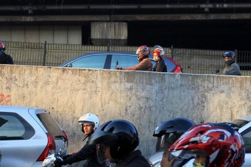 [POPULER OTOMOTIF] Video Viral Perempuan Naik Motor Bertiga Masuk Tol dan Kecelakaan | Biaya Resmi Penerbitan SIM