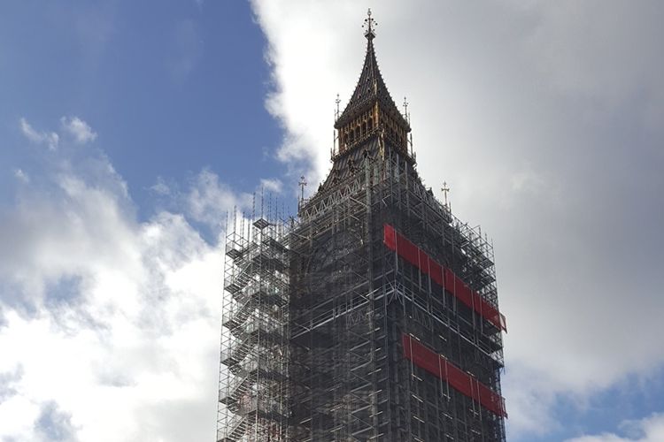 Elizabeth Tower dan Big Ben, ikon ternama di London, Inggris, sedang menjalani renovasi. Proses renovasi sudah dimulai sejak Agustus 2017 lalu dan dijadwalkan rampung pada tahun 2021.