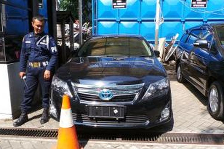 Komisi Pemberantasan Korupsi menyita satu unit Toyota Camry Hybrid terkait penyidikan kasus dugaan korupsi kegiatan hulu minyak dan gas yang melibatkan Kepala Satuan Kerja Khusus Pelaksana Kegiatan Usaha Hulu Minyak dan Gas (SKK Migas) Rudi Rubiandini.