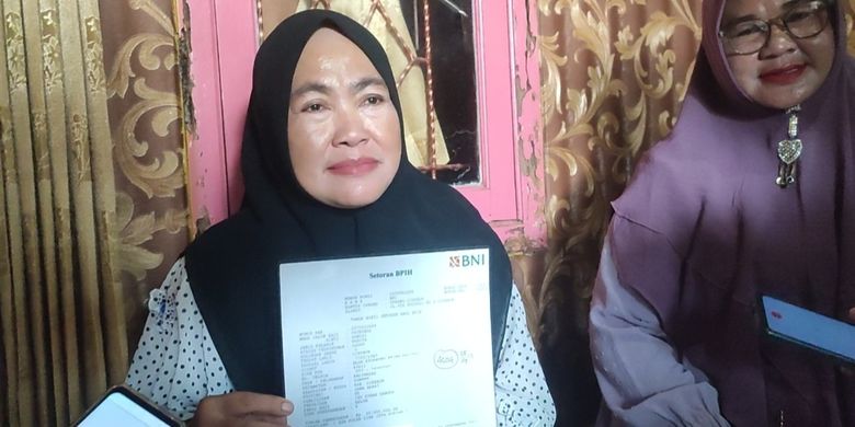 Cerita Calon Jemaah Cirebon Semangat Berjuang Cari Tambahan Pelunasan Biaya Haji yang Naik