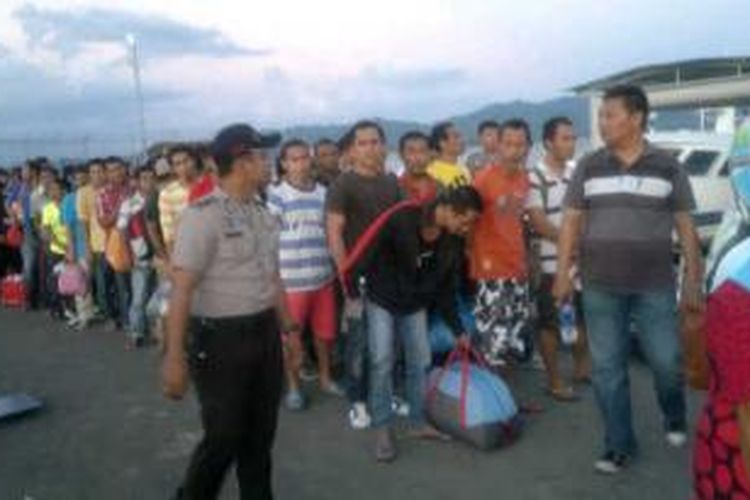 Pemerintah Malaysia kembali mendeportasi Buruh Migran Indonesai BMI ilegal melalui Pelabuhan Tunon Taka Nunukan Kalimantan Utara Jum’at (13/02/2015)