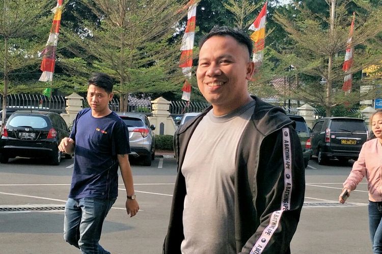 Pembawa acara Vicky Prasetyo saat ditemui di Polres Metro Jakarta Selatan, Senin (5/8/2019).