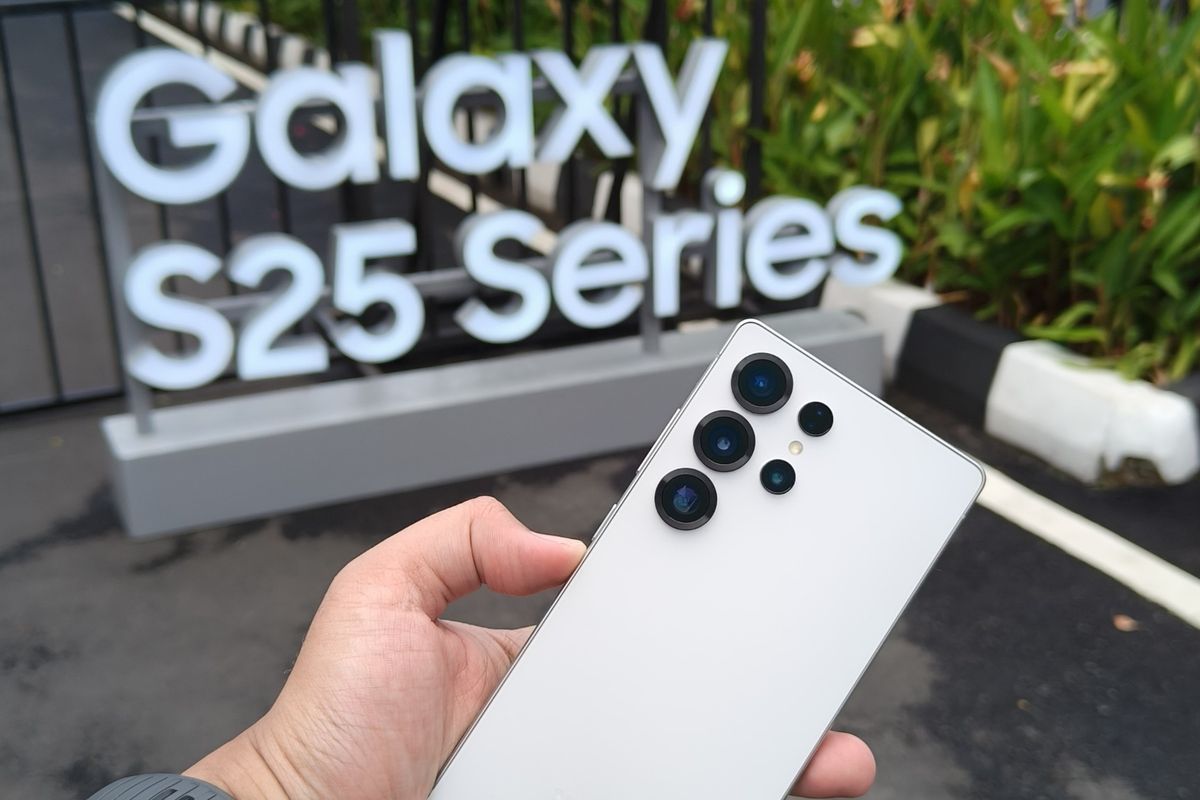 Samsung menyediakan 160 unit Galaxy S25 series untuk dipinjamkan kepada awak media dalam acara Galaxy Festival 2025. Samsung ingin para jurnalis bisa menjajal kebolehan fitur ponsel flagship terbaru mereka. 