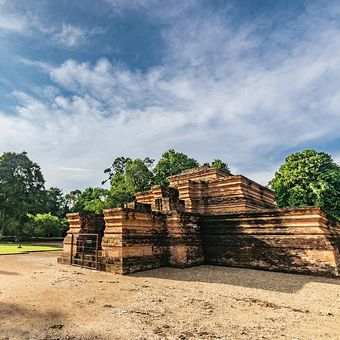 Salah satu bangunan candi di kompleks Candi Muaro Jambi.