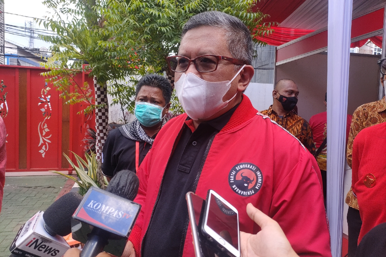 Sekretaris Jenderal DPP PDI-P Hasto Kristiyanto ditemui di Sekolah Partai PDI Perjuangan, Jakarta, Jumat (7/1/2022).