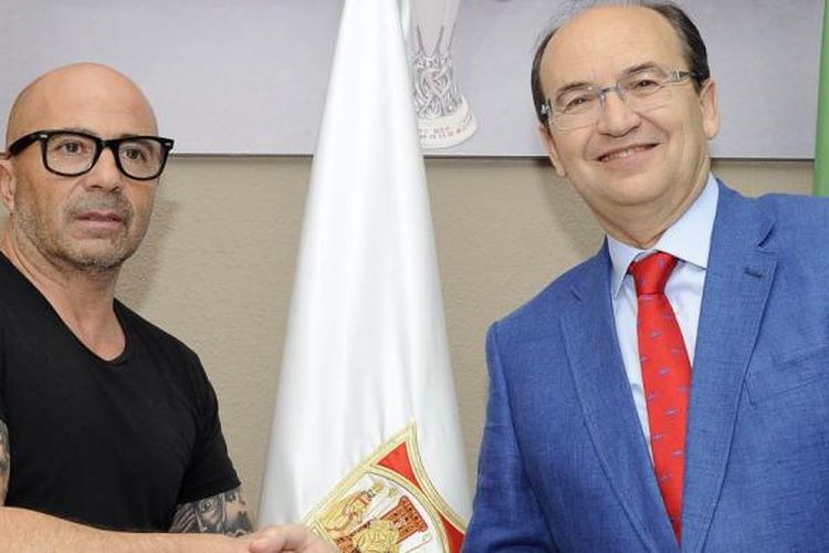 Pelatih asal Argentina, Jorge Sampaoli, resmi melatih Sevilla mulai musim depan. 