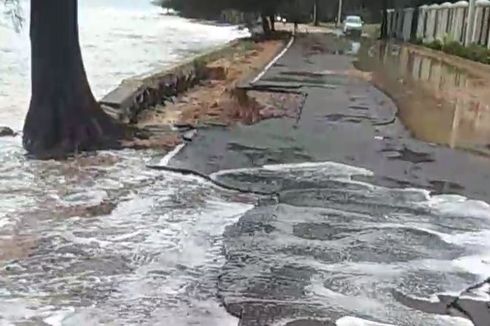 Abrasi akibat Gelombang Pasang, Jalan di Pantai Pangkalpinang Rusak