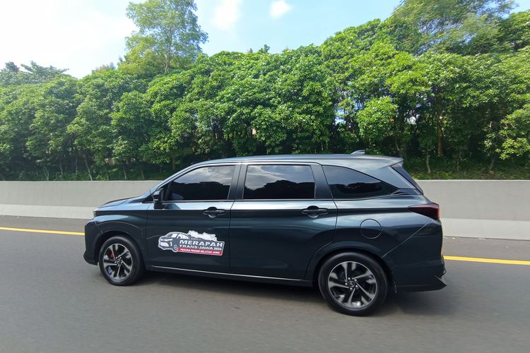Tim Merapah Trans-Jawa 2024 Pesona Pesisir Selatan Jawa aygn mengandalkan Daihatsu Xenia 1.5 R CVT MT pada etape pertama