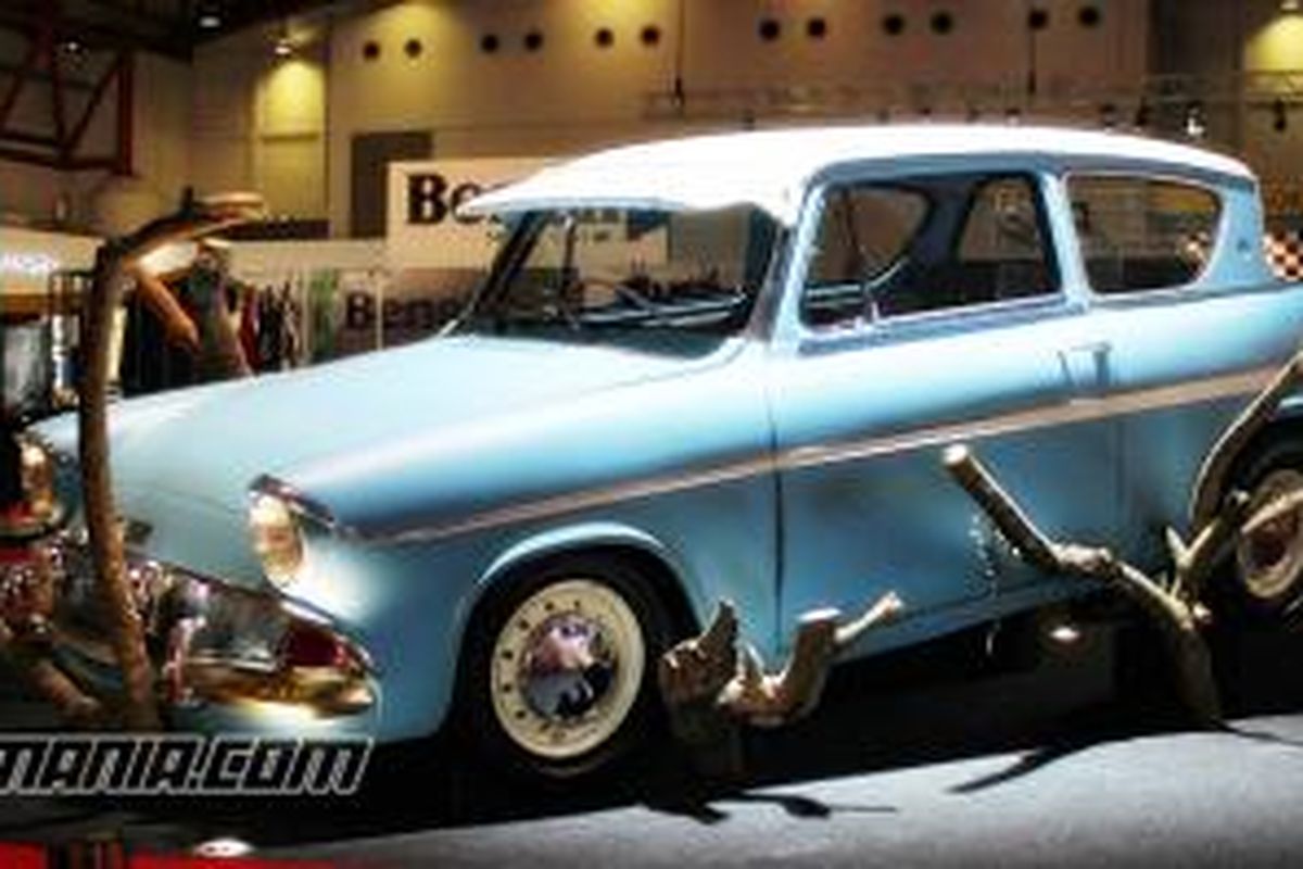 Flying Ford Anglia Mobil Harry Porter